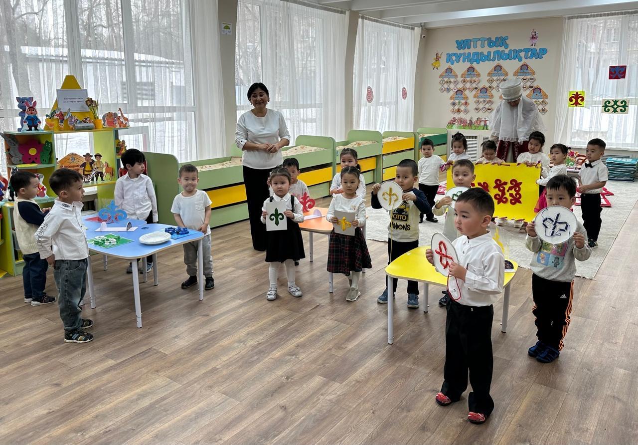 Тақырыбы: "Әжемнің өрнегі"