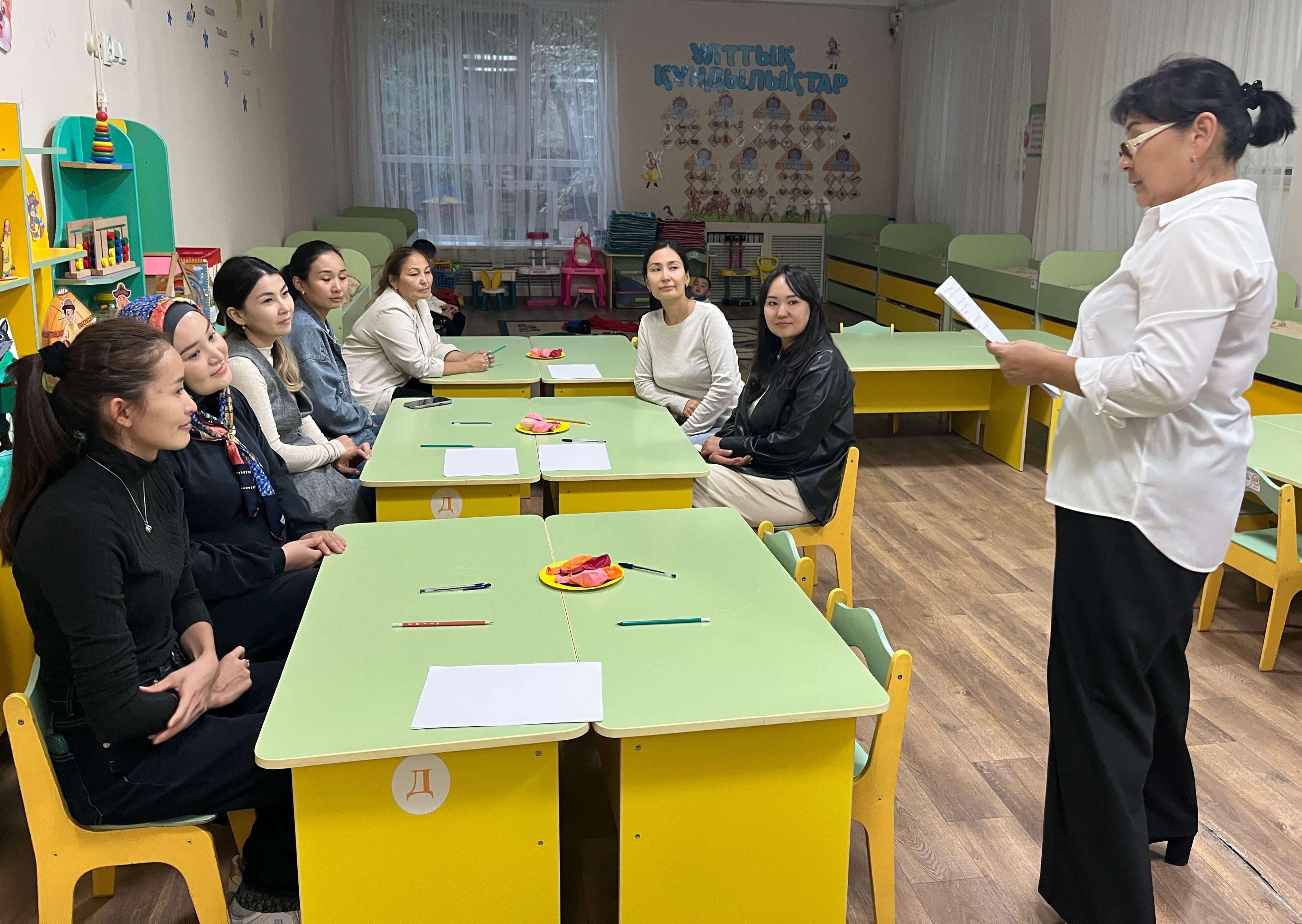 Ата-аналар жиналысы: "Балаңыздың басты ұстазы - өзіңіз!"